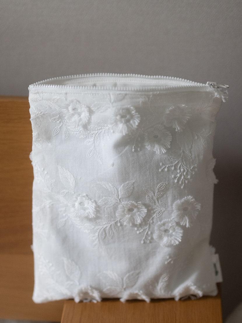 화이트자수 북파우치