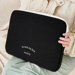 언더프 레터링 블랙 노트북 파우치