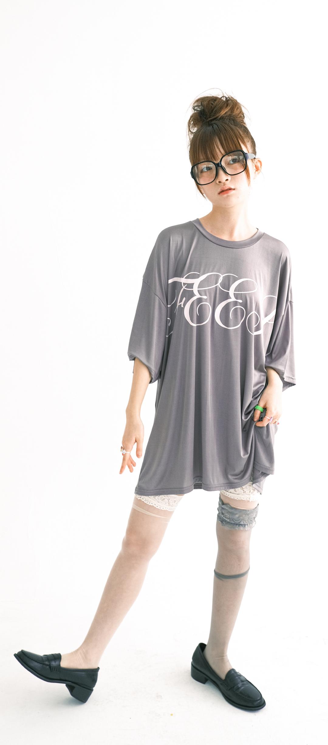 2차★[F.E.E.S] shining boxy lettering t-shirt (mauve grey)