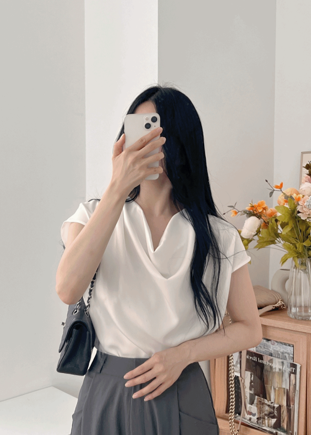 [무료배송][하이퀄리티/새틴/실크] 차르르 브이넥 주름 터틀 여리핏 반팔블라우스 3color