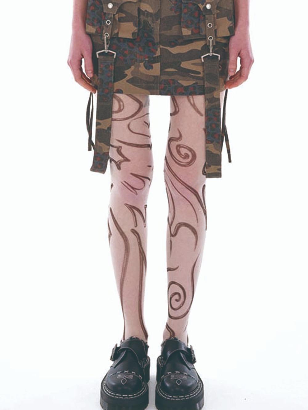 YB GRAPHIC STOCKINGS_WHITE