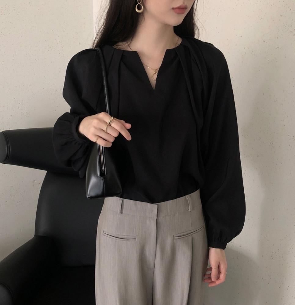 OVERCLASSIC 오버클래식 보울 핀턱 블라우스 bl (2 Color)