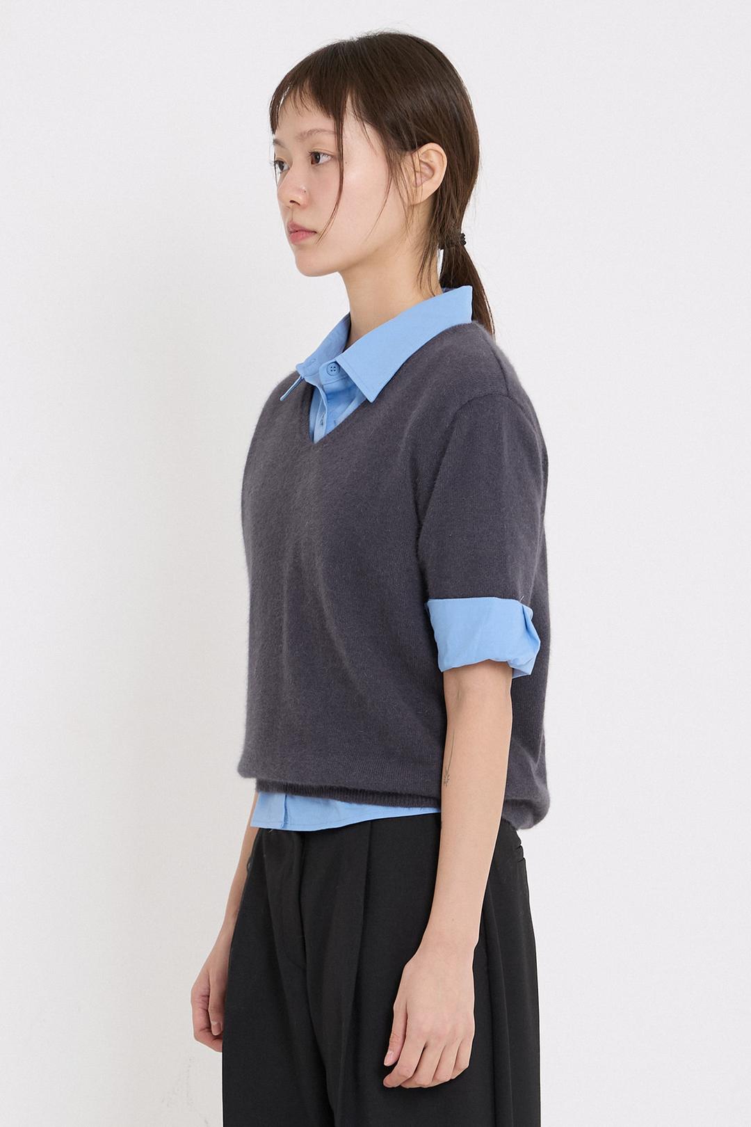 브이넥 하프 니트