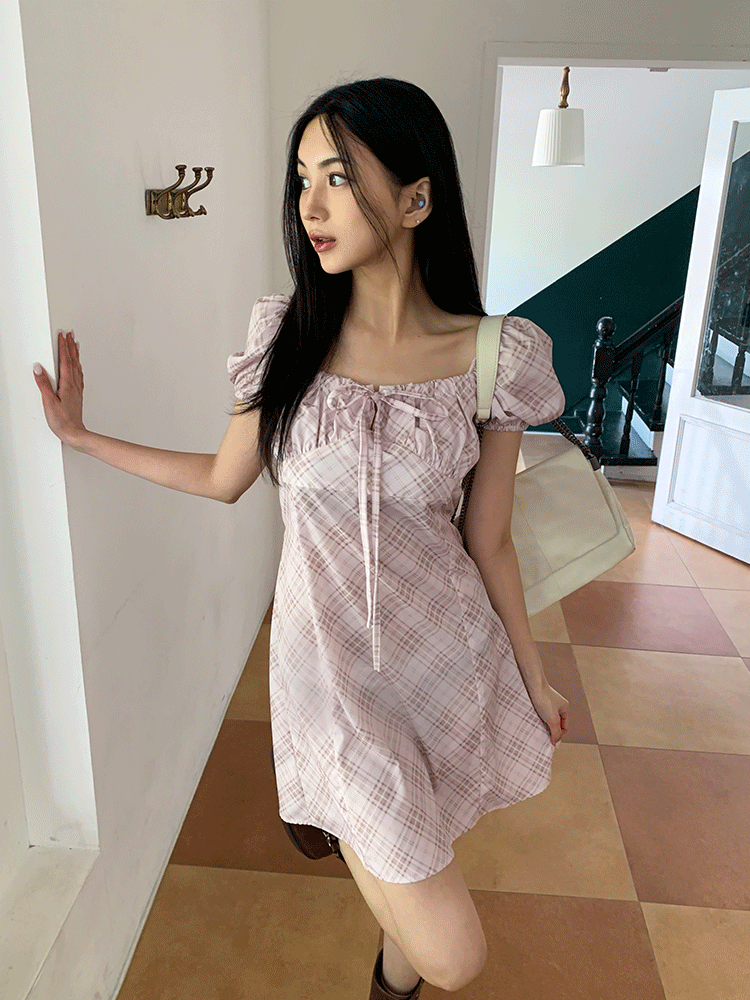 피오드 퍼프 체크 반팔 미니 원피스