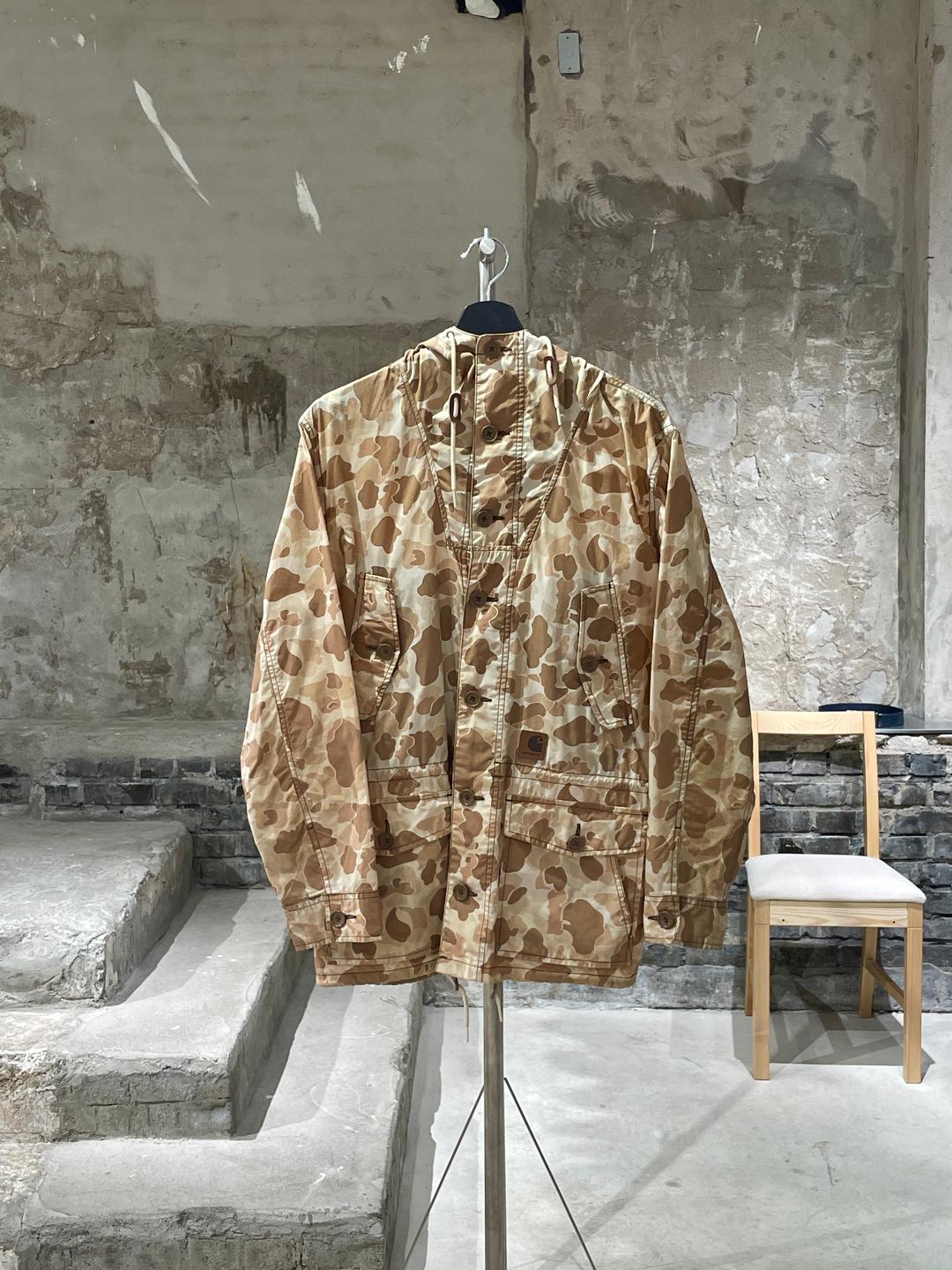 칼하트 데저트 카모 멀티 포켓 후디 자켓