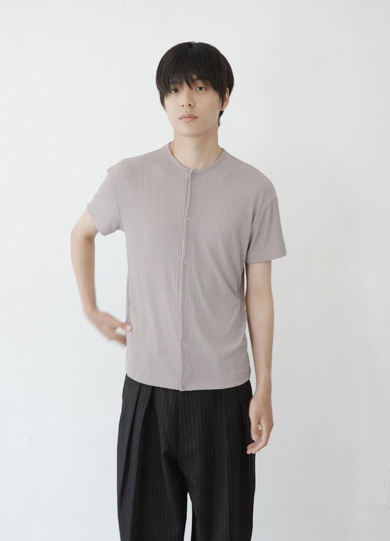 round-neck button tee