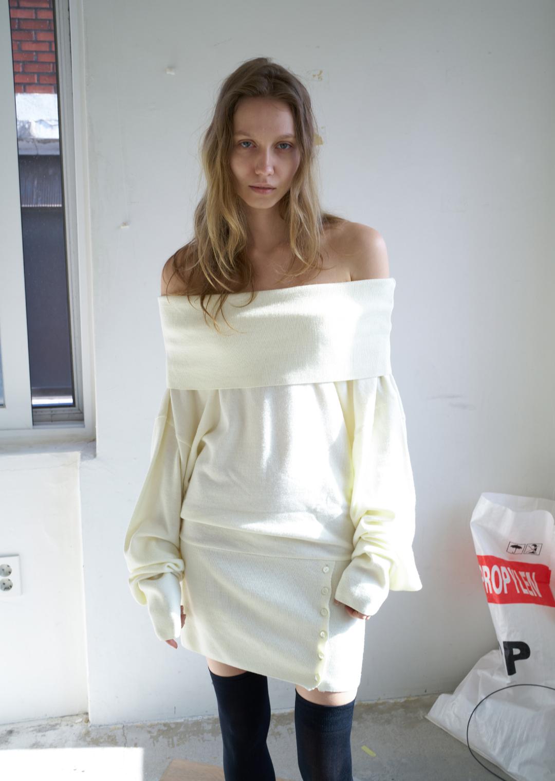 RIBBED HEM OFF-SHOULDER KNIT TOP CREAM