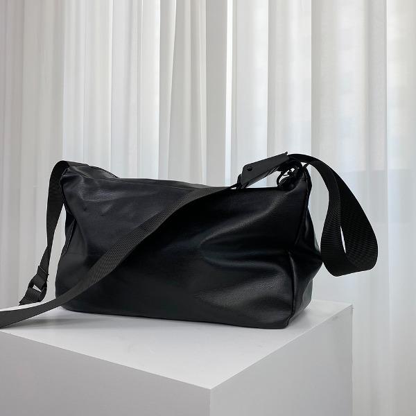 데일리 벨트 레더 메신저 백 (2 color)