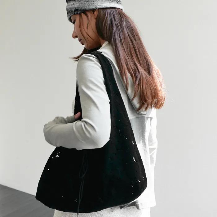 [29CM 단독] Jeanne Suede Shoulder Bag_Black