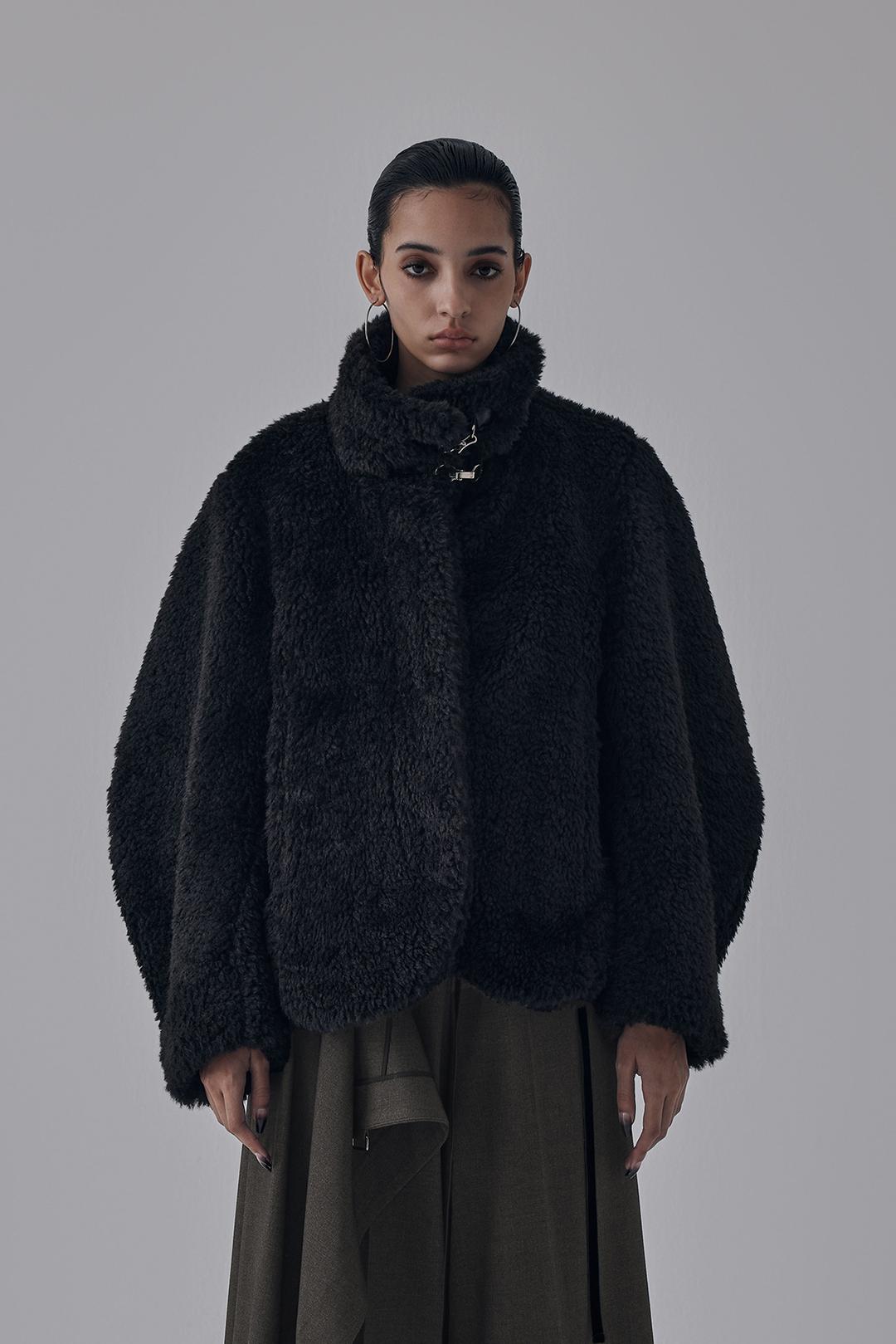 Metal Hook Button Shearing Fur Jacket [ Black ]