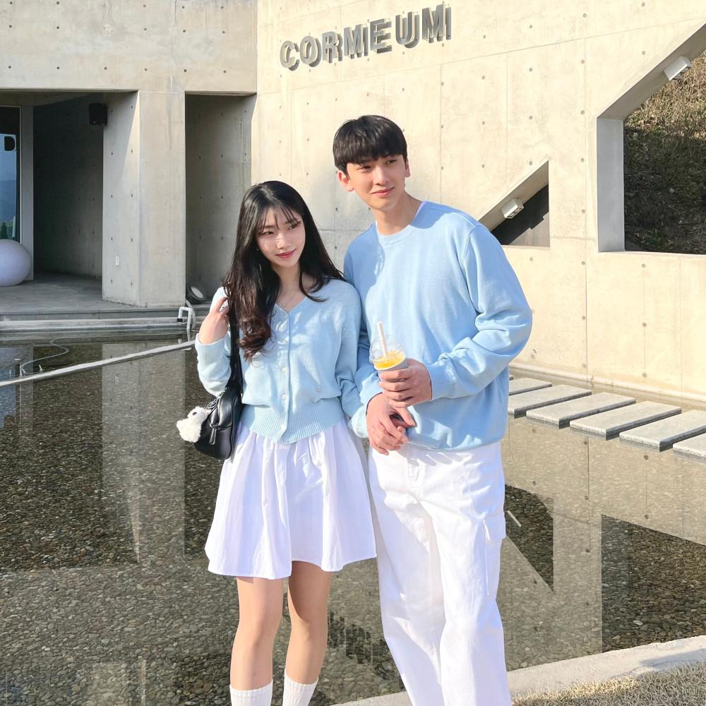 봄 가을 커플시밀러룩 소라 브이넥 니트 가디건 신혼여행 데이트룩 코디