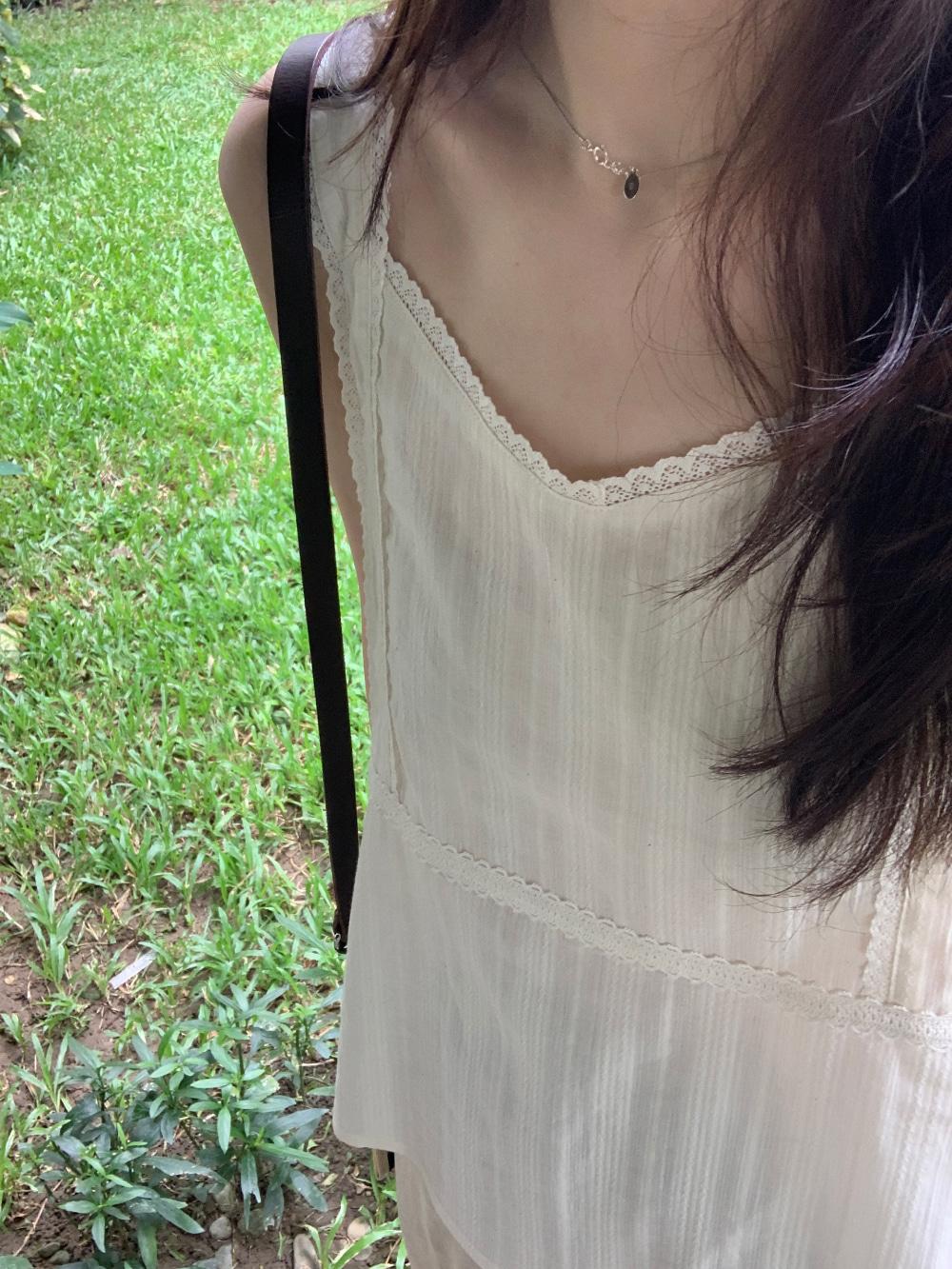 [리어스 제작] 레이스 슬리브리스 블라우스 (2colors)