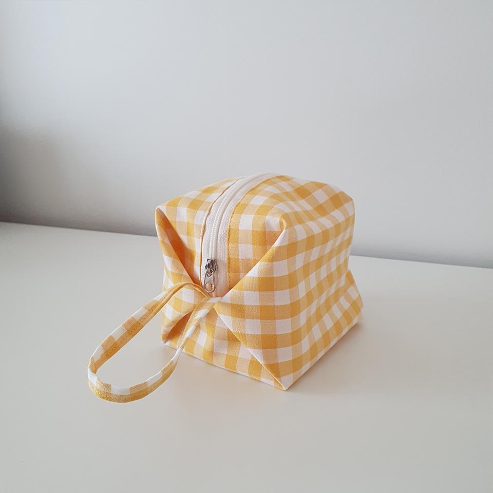 [어나덜아이] 옐로우 체크 콩파우치