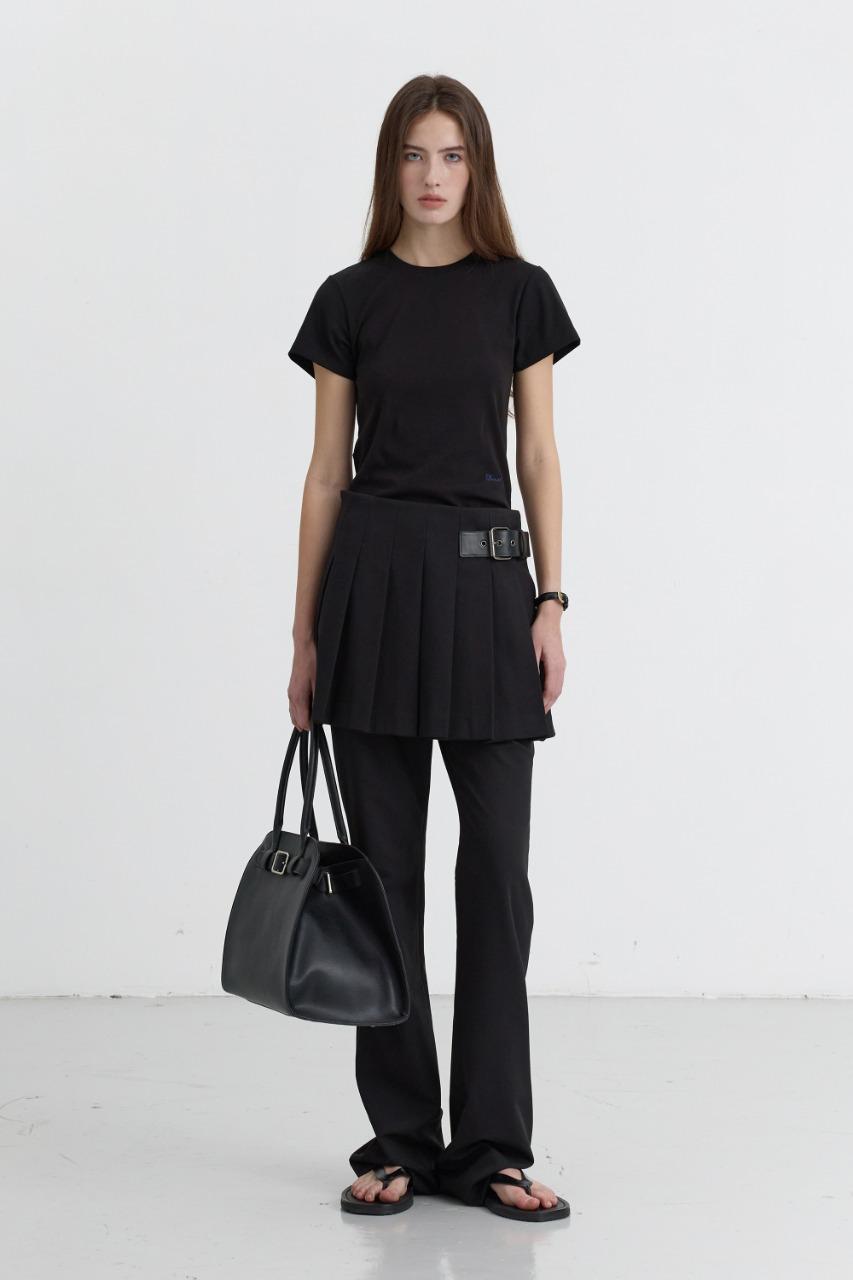 CURVED HEM SLIM-FIT TOP BLACK