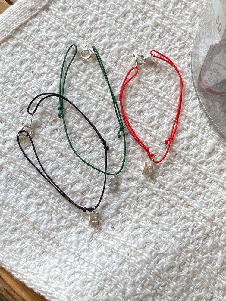 [믿고사는] 실버925 실크줄 이니셜 알파벳 우정 커플 레이어드 행운 팔찌