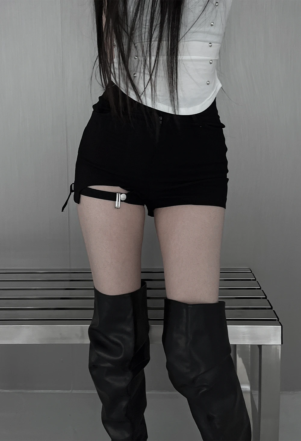 strap clip short pants
