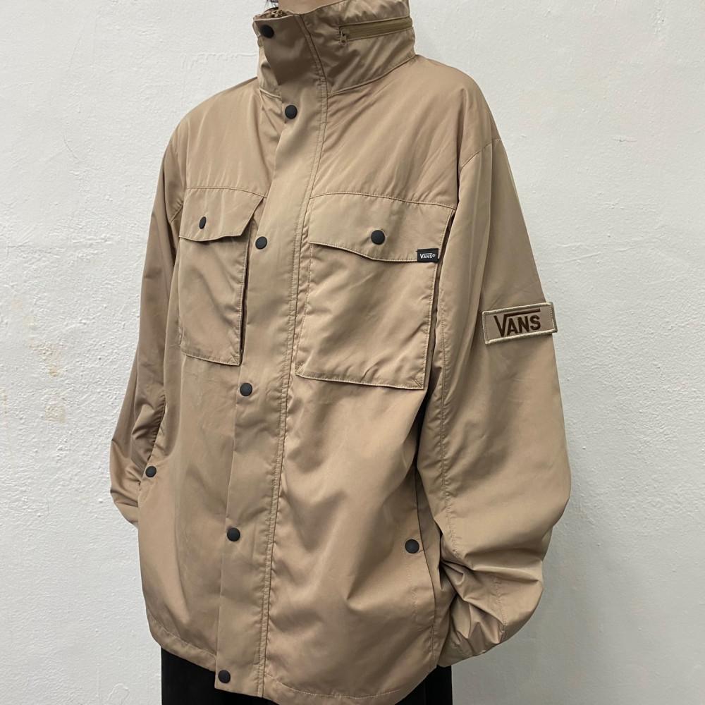 [중고] 반스(VANS) 베이지컬러 나일론 폴리 하이넥 와펜로고 윈드브레이커