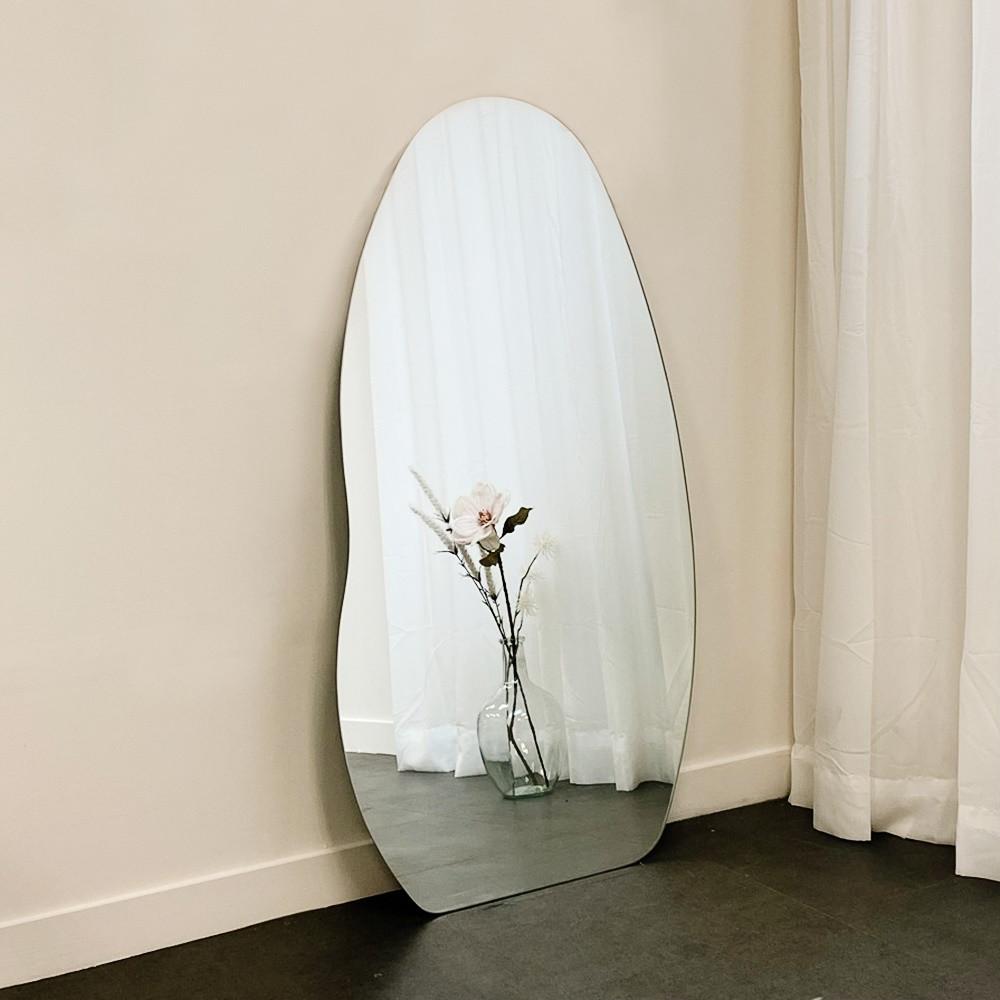 이케아 전신 거울 공룡알 비정형 노프레임 거울 왜곡없는 물결 웨이브