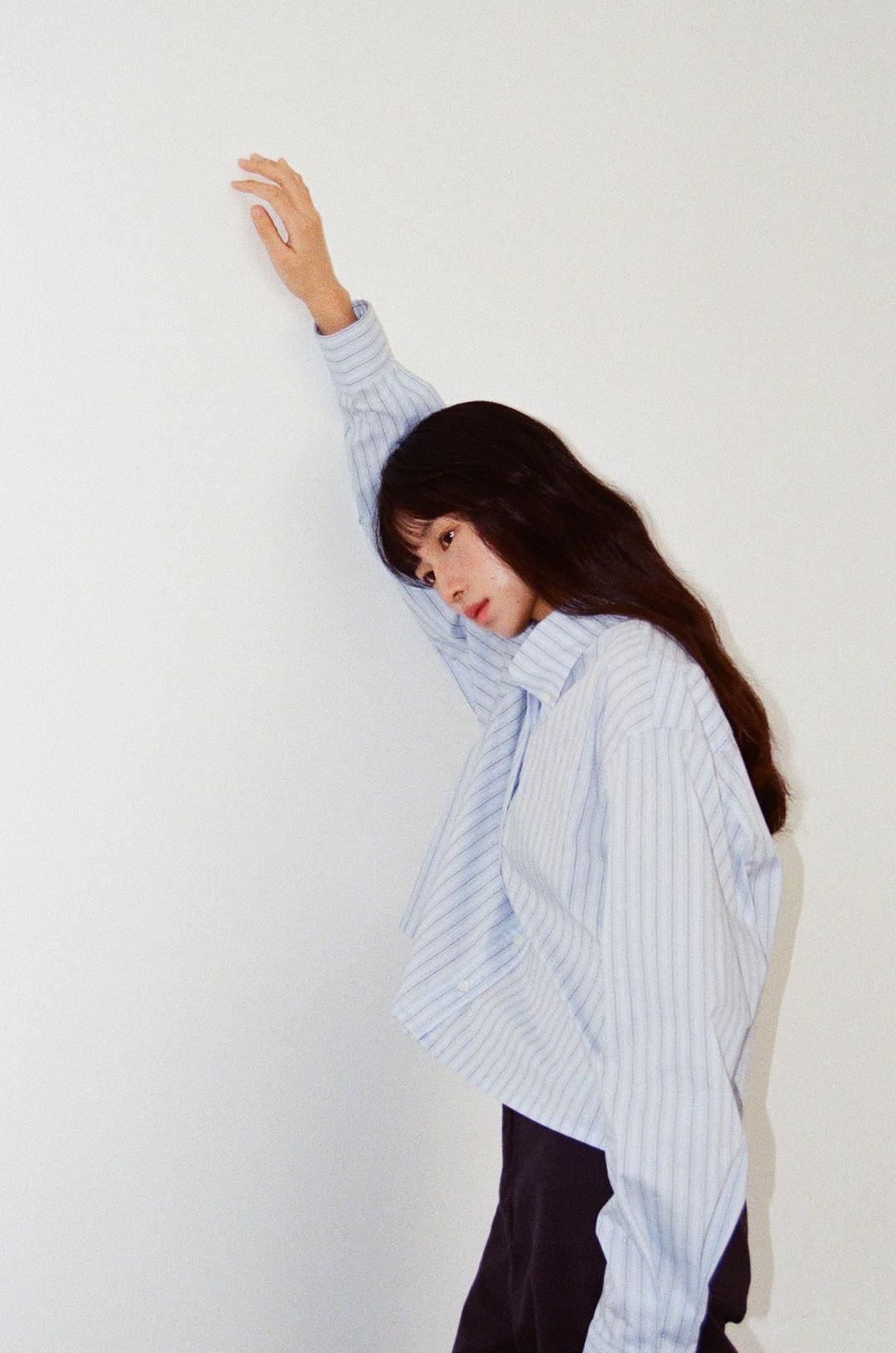 moui Tidy crop shirts (BLUE)