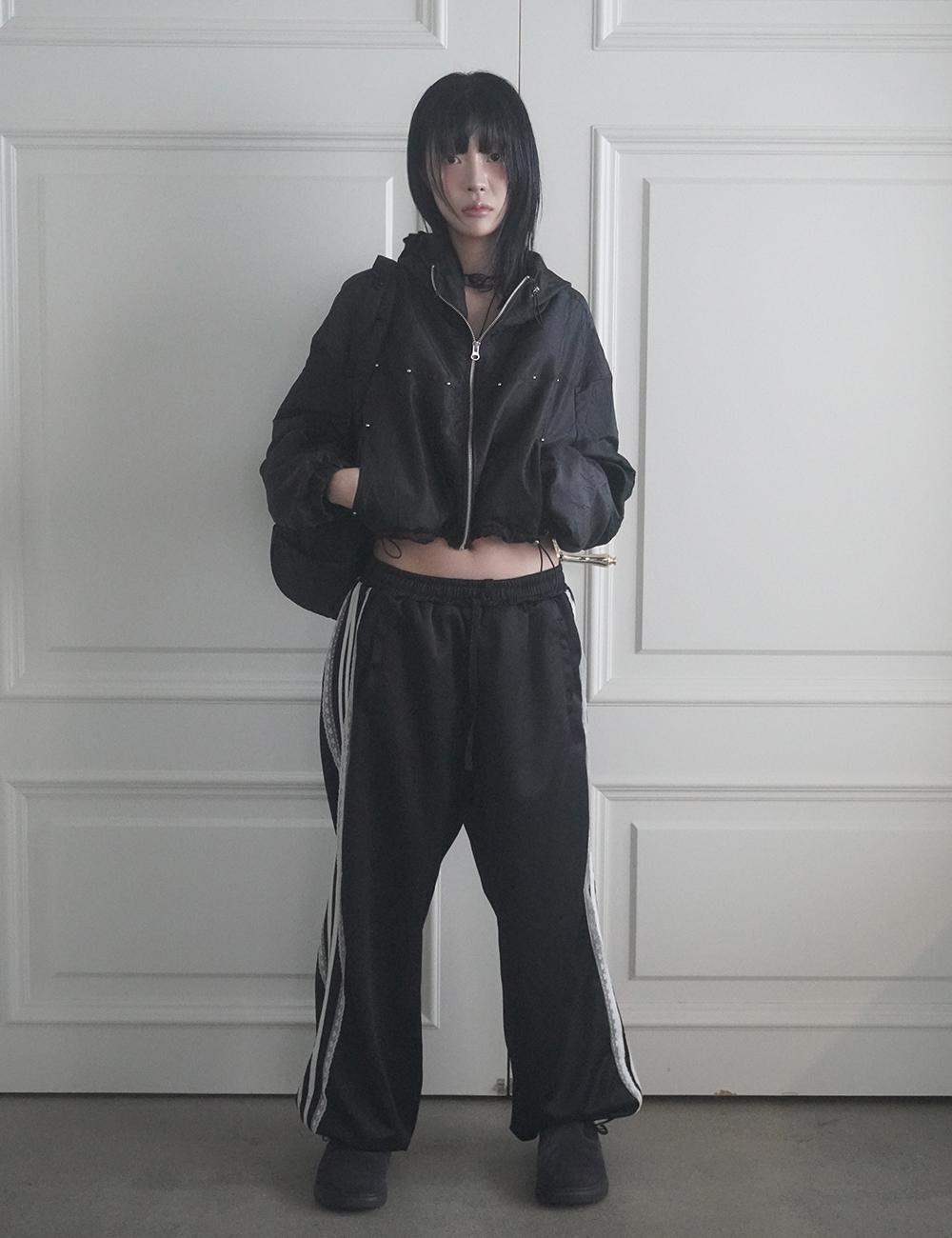 키미미 studded hooded crop jumper   Black