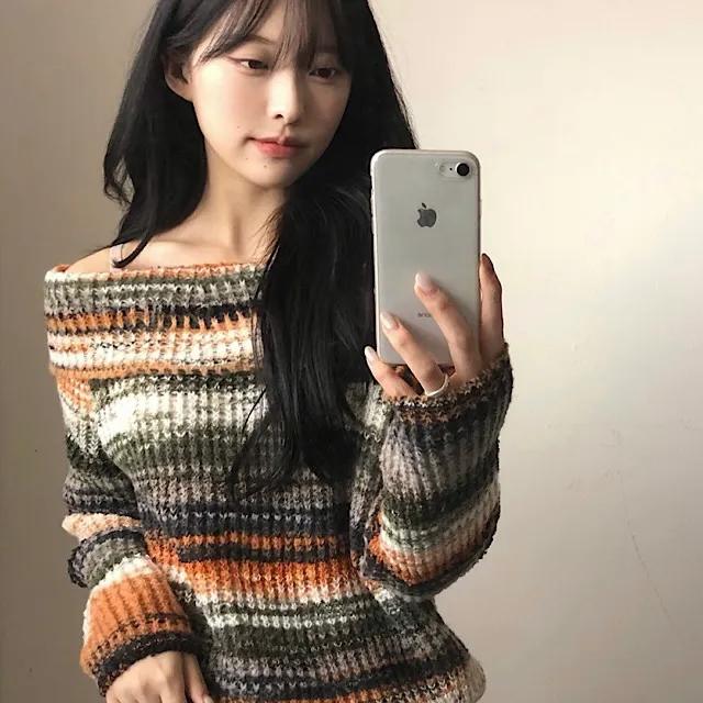 [신상할인중!/인기 제품!]믹스 컬러 오프숄더 니트 티