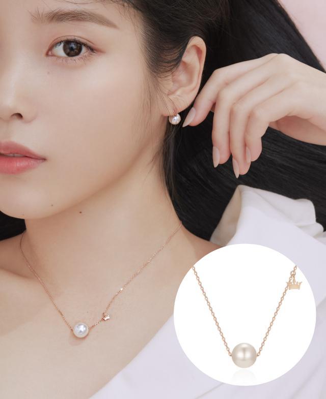 [아이유 PICK] Basic Tiara 목걸이 (JJT1NI8AN371SR420)
