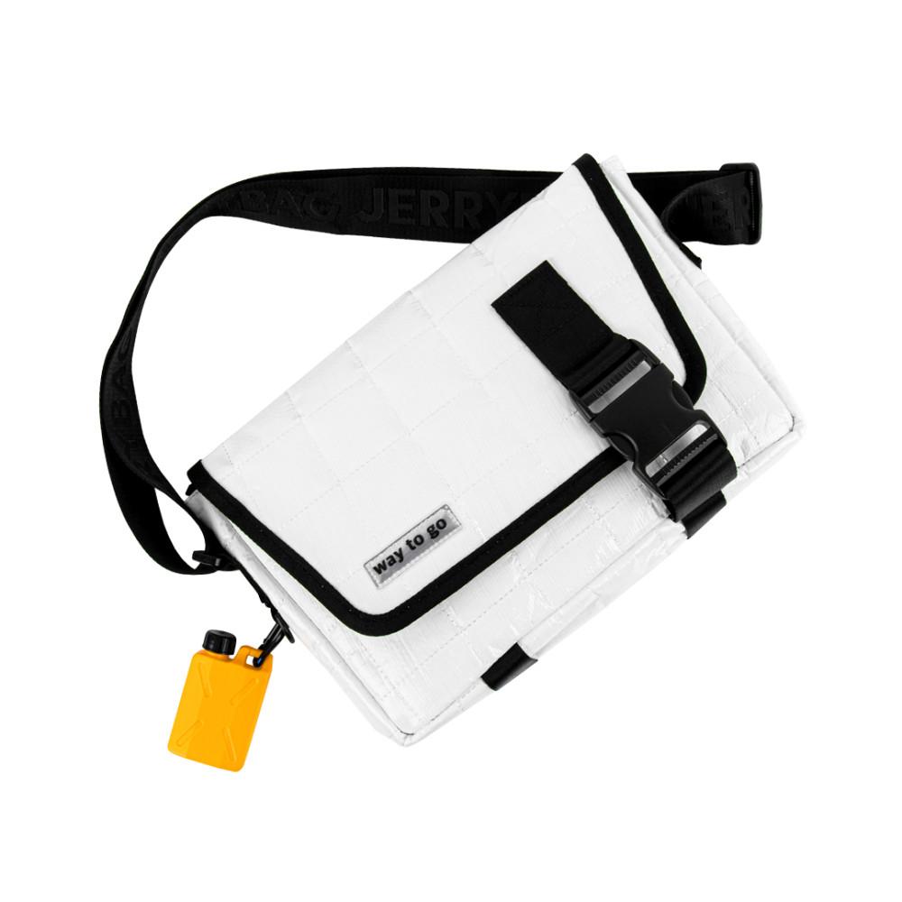 타폴린 퀼팅 메신저백 화이트