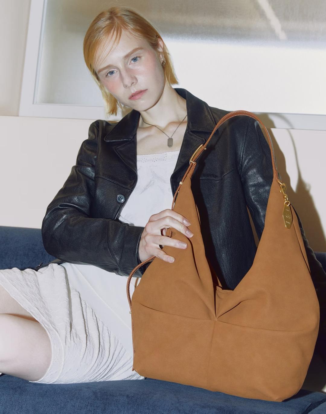 [LF몰선출시][스태프리뷰][보우백] 카멜 소프트 스웨이드무드 셔링 숄더백 L