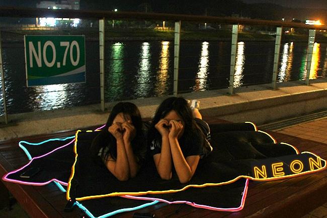 빈슨메시프-네온 LED 캠핑 피크닉 방수 돗자리 매트