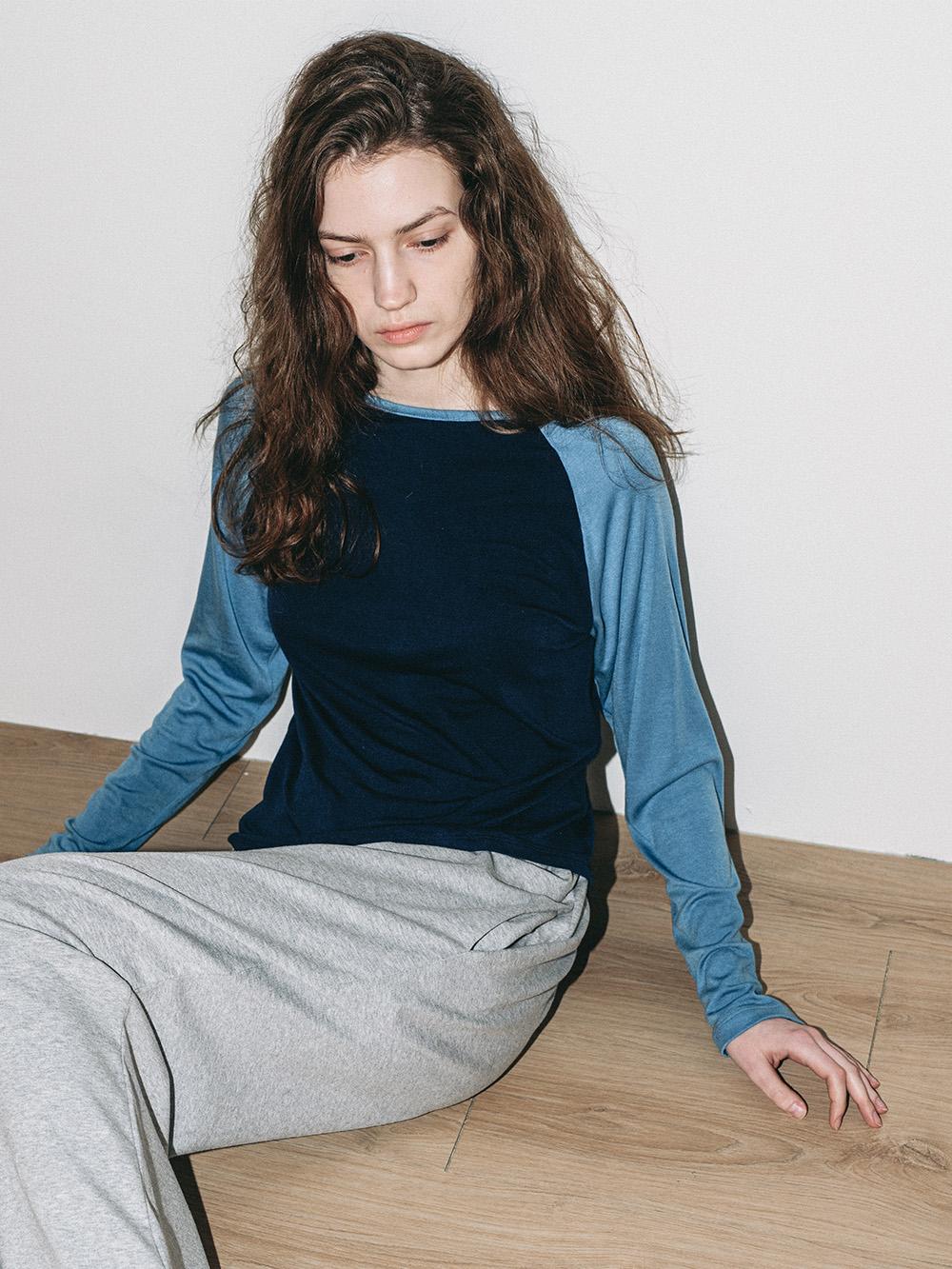 [RE STOCK / 4.24 예약배송] Two tone Raglan Top - Navy/Blue