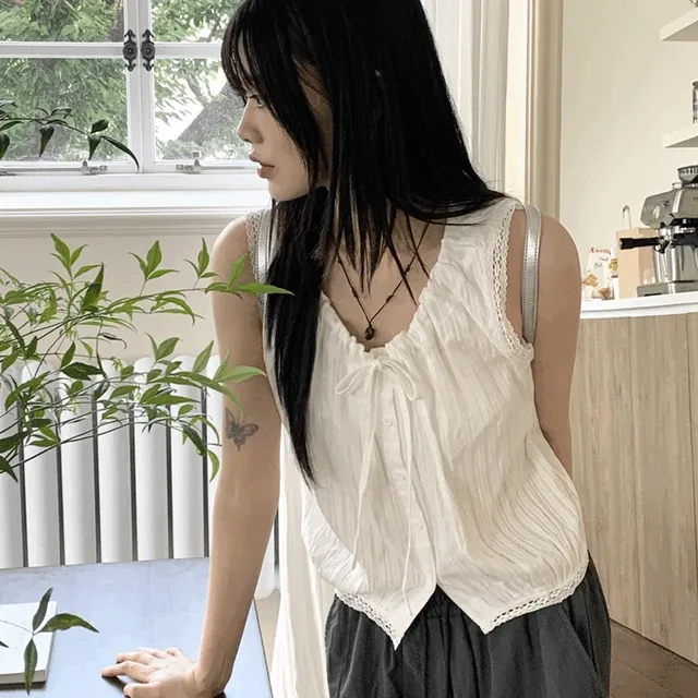 코핀 펀칭 레이스 스트링 나시 블라우스