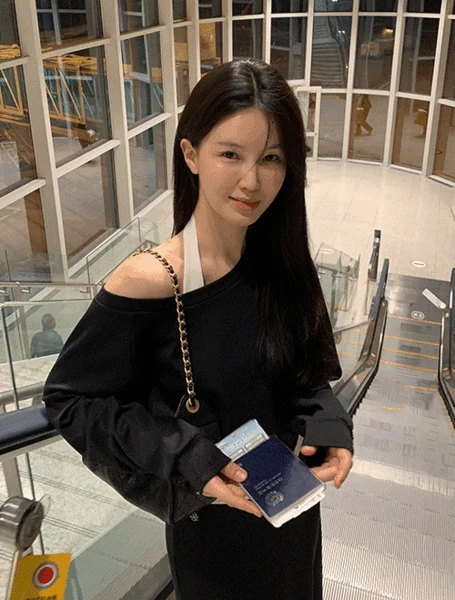 [쿠션지원단] made 멜팅 여리 텐션 라이트 원숄더 맨투맨 (봄/여름/가을/신상/데일리/데일리룩/출근룩/데이트룩/맨투맨/스웻셔츠/원숄더/레이어드/트레이닝세트/트레이닝셋업)