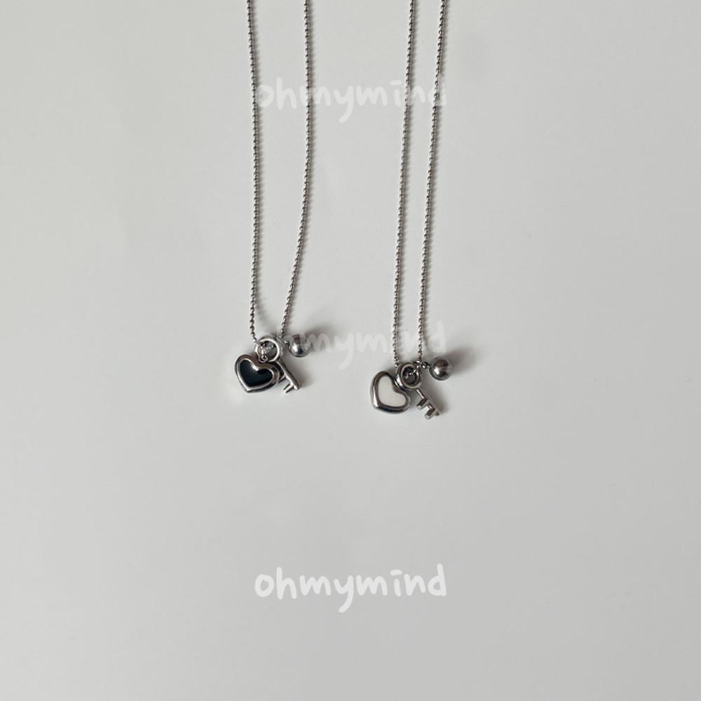 ohmymind  surgical steel hart key 하트 키 necklace 써지컬 목걸이 (2color)
