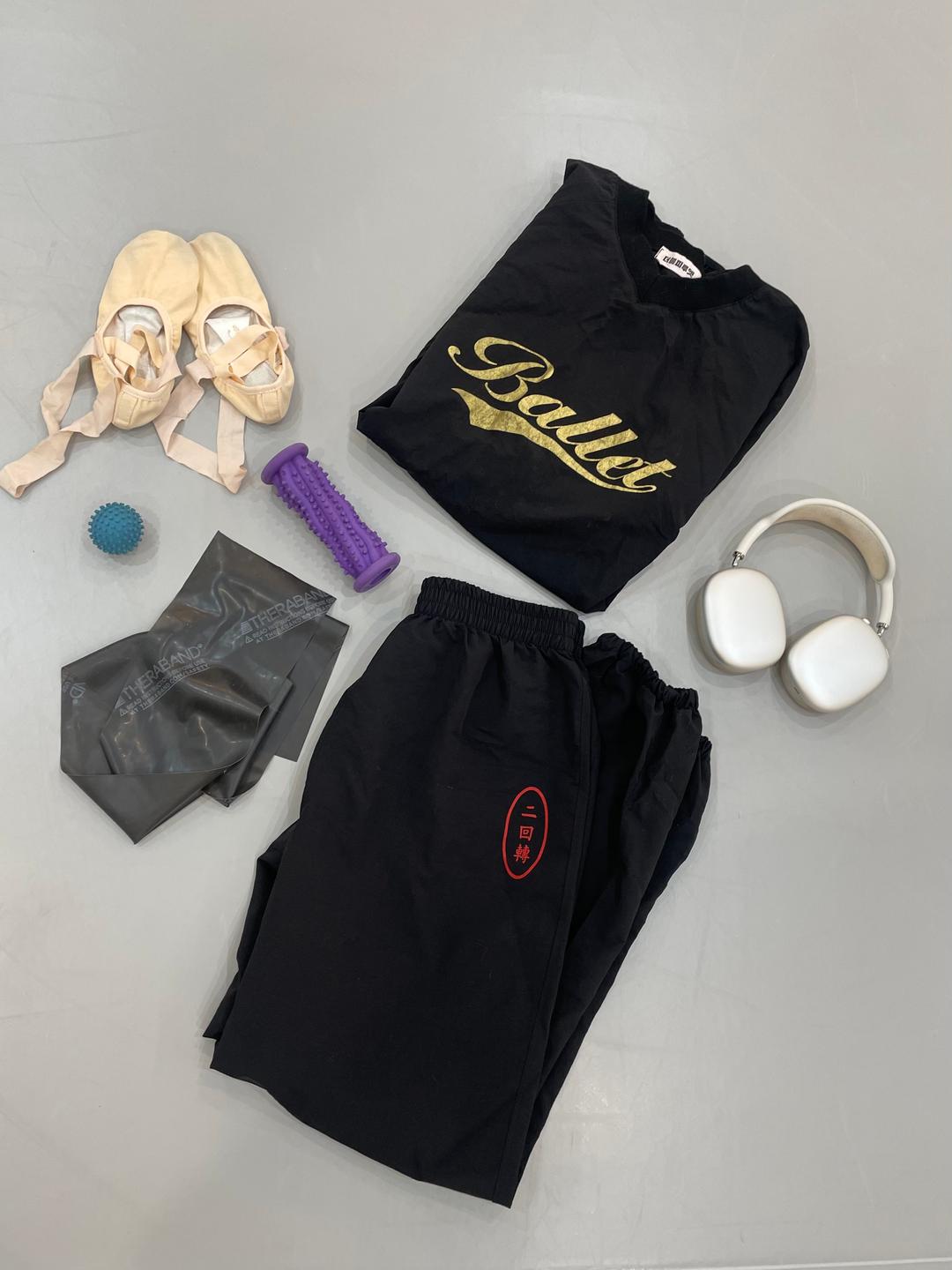 二回轉 warm up pants in black