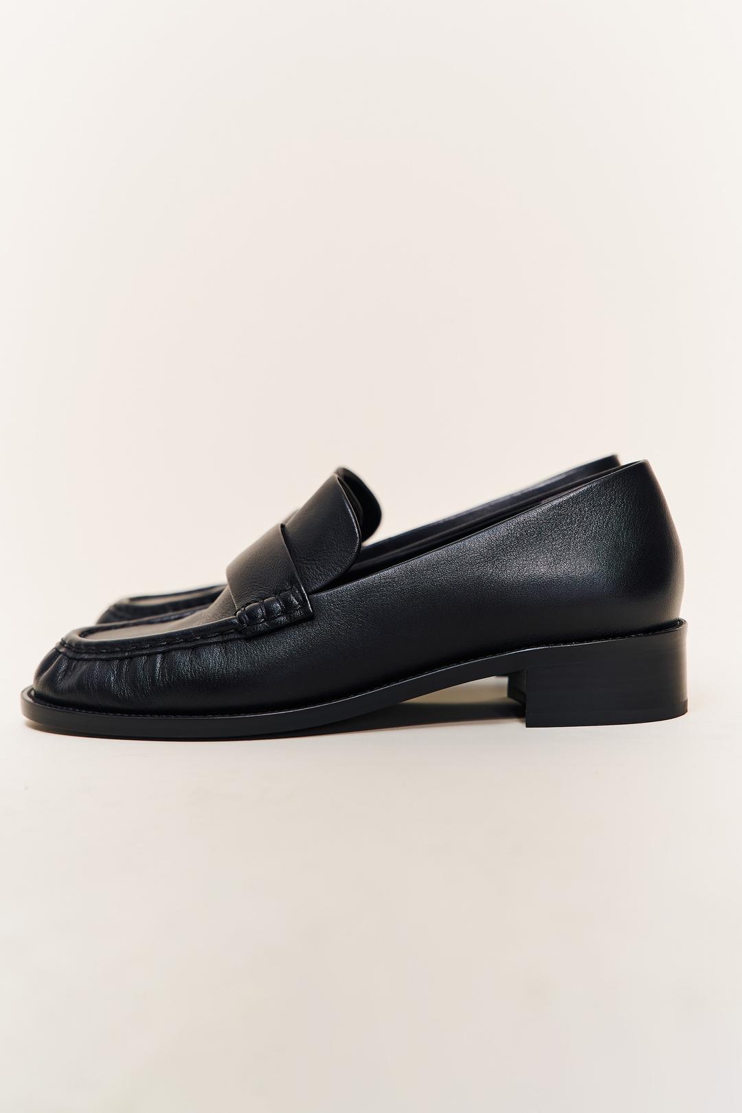 Romeo Loafer - Black / 35
