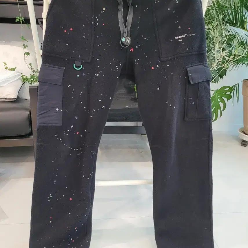OFF WHITE  오프화이트 갤럭시 후리스 팬츠