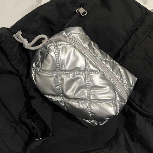 Argent square pouch - quilting silver