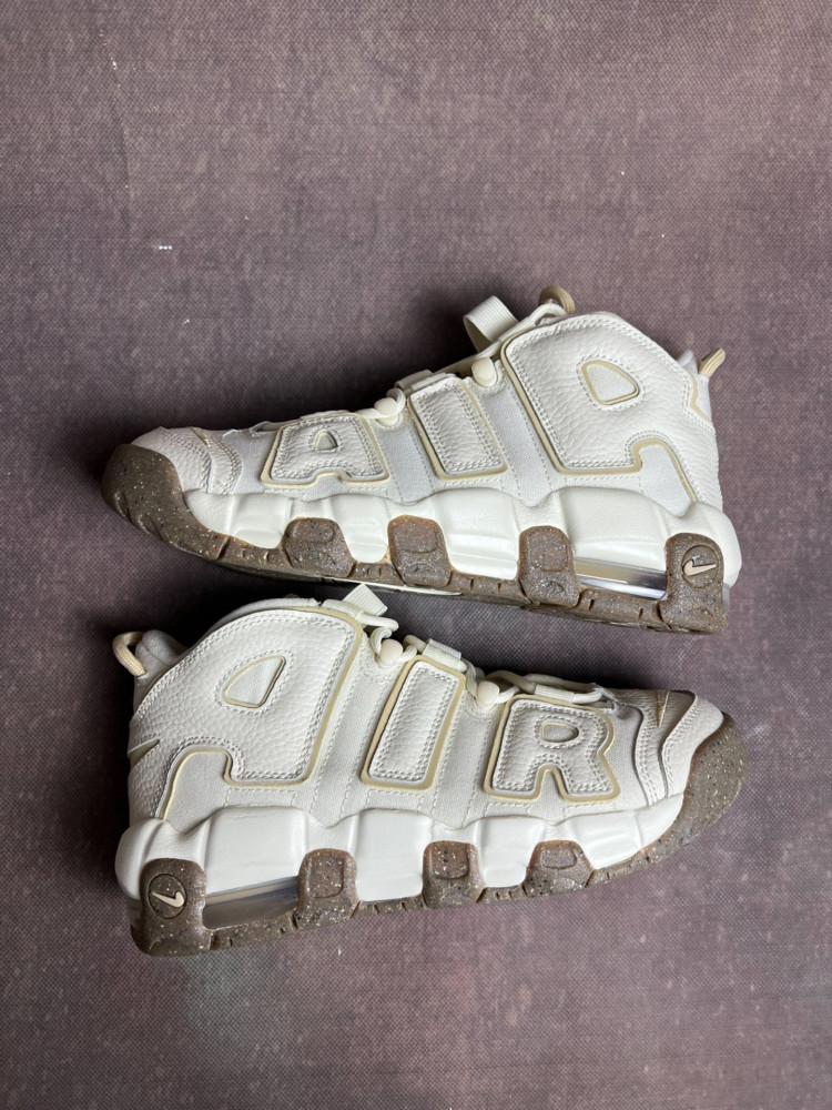 나이키 우먼스 운동화 에어 모어 업템포 GS DX1939 100