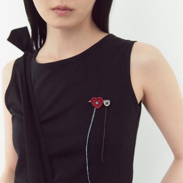 RED & SILVER HEART BUTTON POINT BROOCH