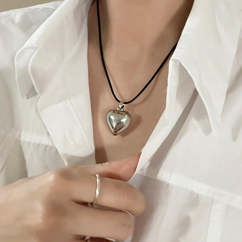 볼드 실버 통통 하트 팬던트 블랙 끈 목걸이