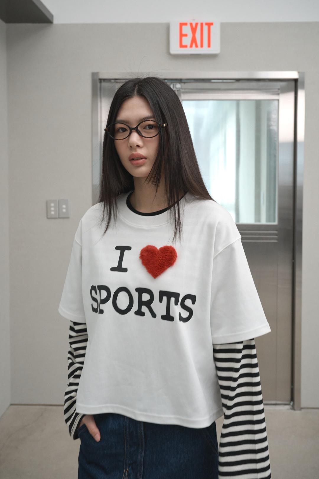 I ♥ SPORTS Cropped T-shirt (OFF-WHITE)