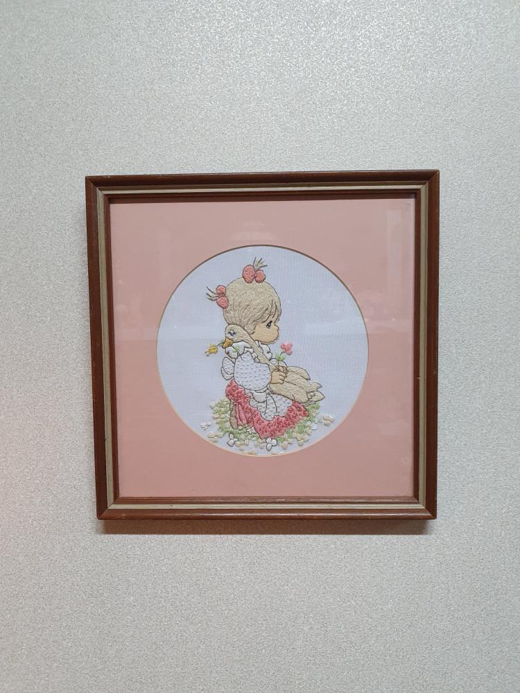 (엔틱) 귀여운소녀 자수액자 벨벳프레임 앤틱 빈티지 벽걸이 니들 포인트 유럽앤틱 미국