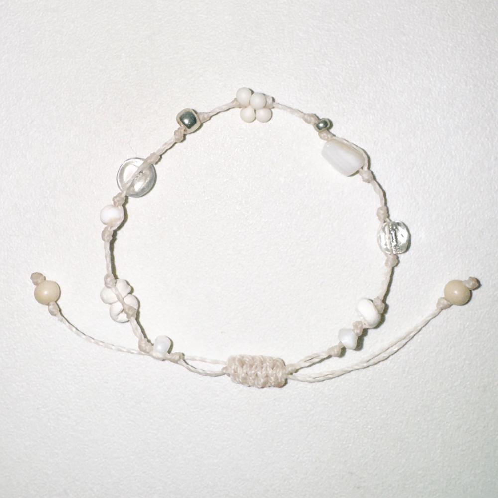 오무무 wanderers bracelet 3 블럭 자개와 흰꽃 원석 매듭팔찌 실팔찌
