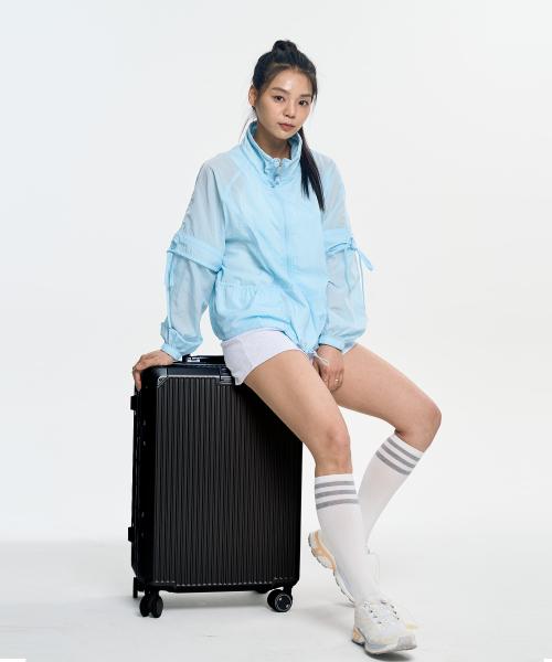 여행용 프리미엄 캐리어 The 솔리드 24인치 메탈 블랙
