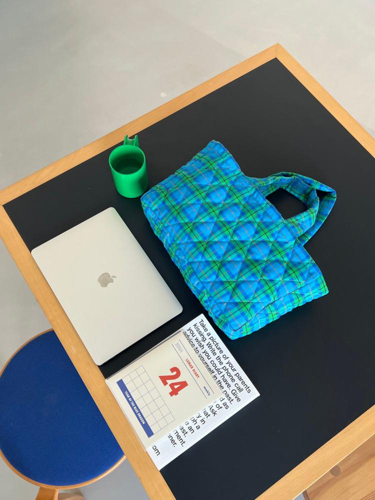 가벼운 보부상 토트 퀄팅 휘뚜루마뚜루 구름 패딩백