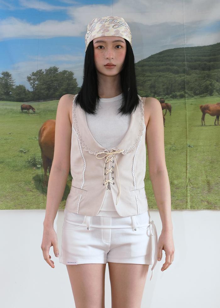 SUEDE SCALLOP COLLAR LACE-UP VEST IVORY