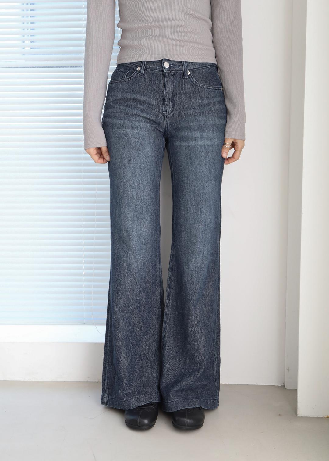 soled boot-cut pants