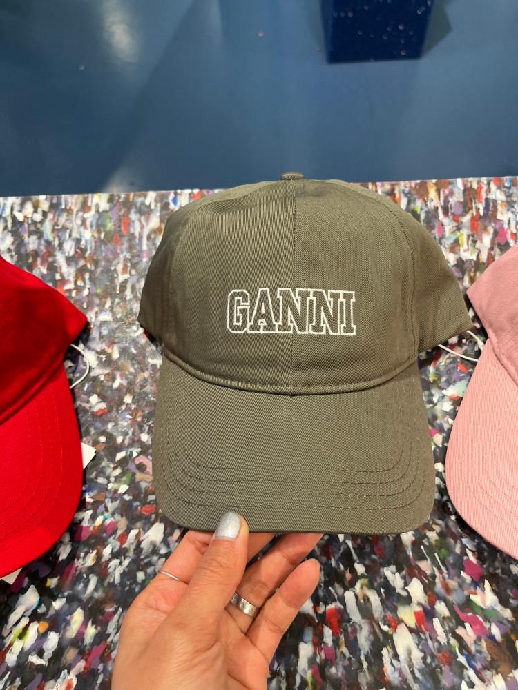 가니 로고 자수 볼캡 카키 A5082