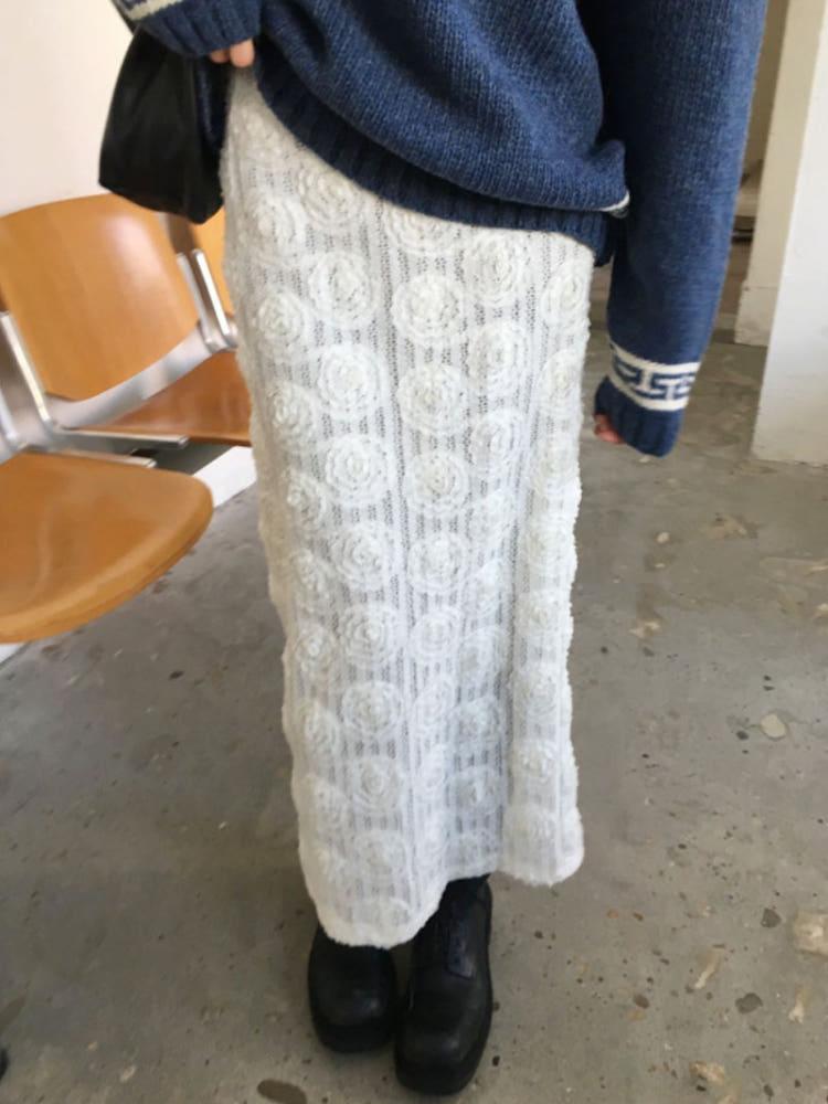 레이어드 뒷트임 롱치마 입체 로즈 자수 레이스 롱스커트 (화이트 블랙)