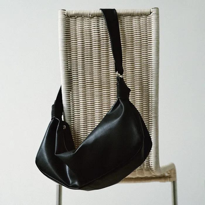MELOU Sling Black